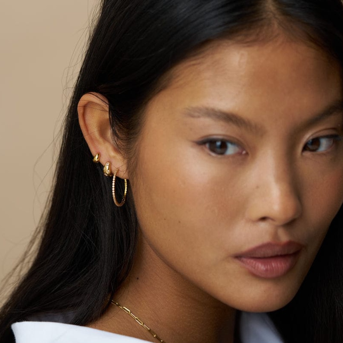 Fine Pave Mid-Size Hoop Earrings - Bilde 2