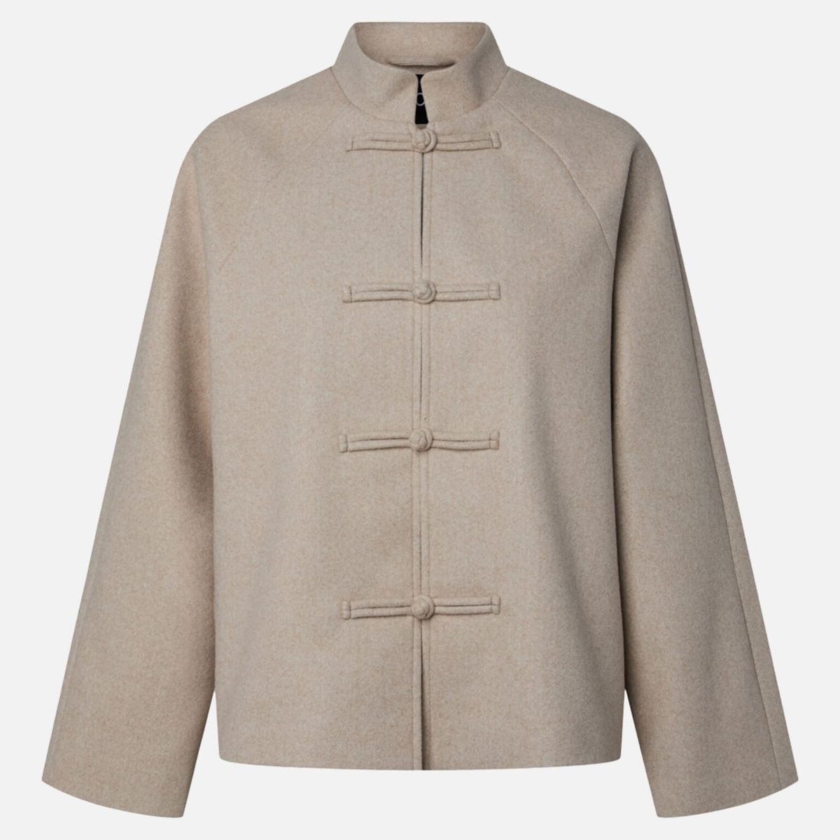 PCAIKEN JACKET CLOSING DETAIL
